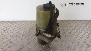 Gebruikte Stuurbekrachtiging Pomp Opel Signum (F48) 2.2 direct 16V Prijs € 75,00 Margeregeling aangeboden door Autodemontage Vrijhoeven B.V.