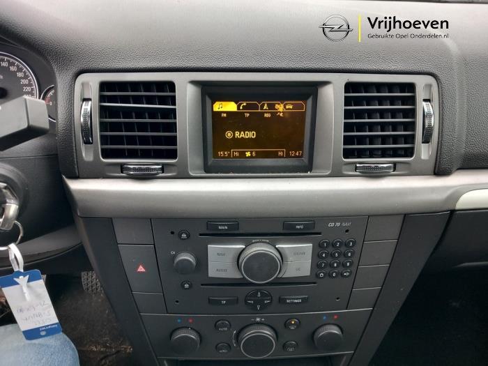 Gebruikte Radio module Opel Signum (F48) 2.2 direct 16V Prijs € 150,00 Margeregeling aangeboden door Autodemontage Vrijhoeven B.V.