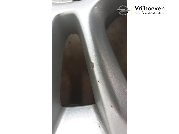 Velgen set van een Opel Corsa D 1.4 16V Twinport 2007