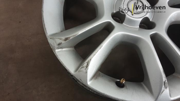 Velgen set van een Opel Corsa D 1.4 16V Twinport 2007