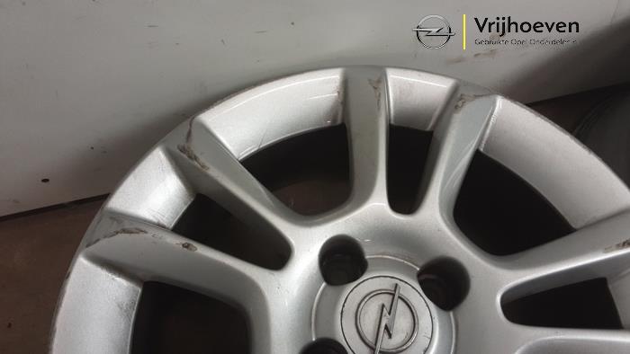 Velgen set van een Opel Corsa D 1.4 16V Twinport 2007