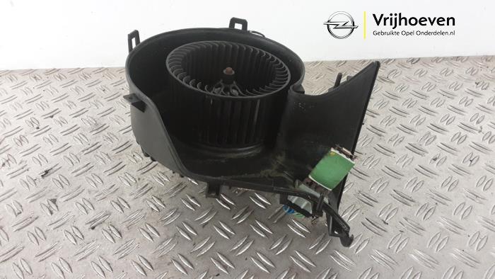 Kachel Ventilatiemotor van een Opel Vectra C Caravan 2.2 DIG 16V 2003