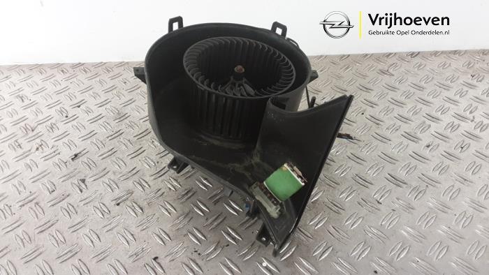 Kachel Ventilatiemotor van een Opel Vectra C Caravan 2.2 DIG 16V 2003
