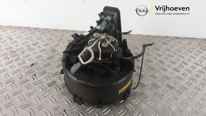 Kachel Ventilatiemotor van een Opel Vectra C Caravan 2.2 DIG 16V 2003