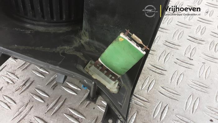 Kachel Ventilatiemotor van een Opel Vectra C Caravan 2.2 DIG 16V 2003