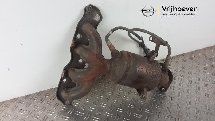 Uitlaatspruitstuk + katalysator van een Opel Agila (B) 1.2 16V 2011