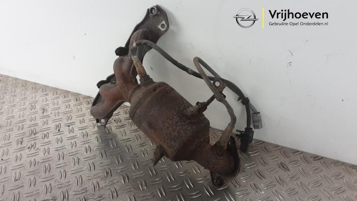 Uitlaatspruitstuk + katalysator van een Opel Agila (B) 1.2 16V 2011