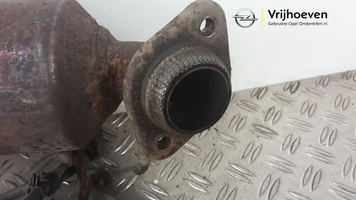 Uitlaatspruitstuk + katalysator van een Opel Agila (B) 1.2 16V 2011