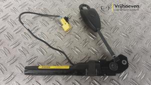 Gebruikte Gordelspanner links Opel Meriva 1.4 16V Ecotec Prijs € 35,00 Margeregeling aangeboden door Autodemontage Vrijhoeven B.V.