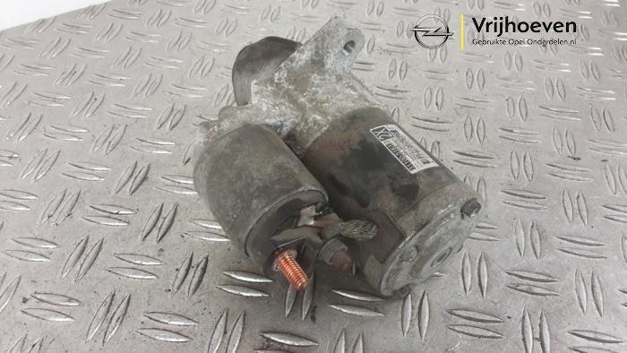 Startmotor van een Opel Agila (B) 1.2 16V 2011