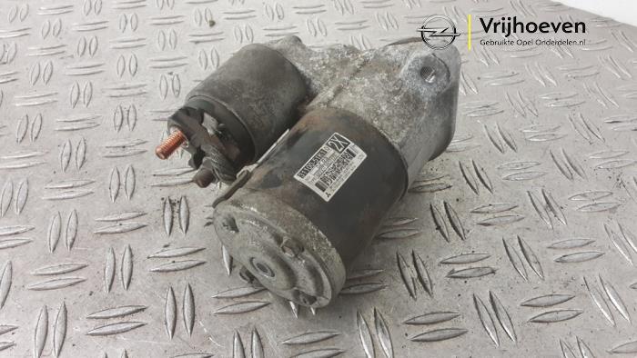 Startmotor van een Opel Agila (B) 1.2 16V 2011