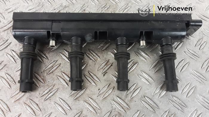 Gebruikte Bobine Opel Corsa E 1.4 16V Prijs € 40,00 Margeregeling aangeboden door Autodemontage Vrijhoeven B.V.