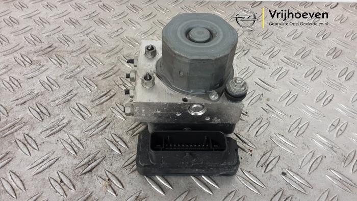 Gebruikte ABS Pomp Opel Corsa E 1.4 16V Prijs € 45,00 Margeregeling aangeboden door Autodemontage Vrijhoeven B.V.