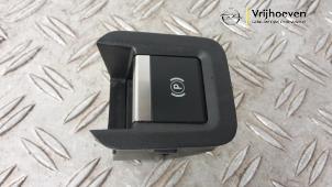 Gebruikte Schakelaar handrem Opel Combo Life 1.5 CDTI 100 Prijs € 20,00 Margeregeling aangeboden door Autodemontage Vrijhoeven B.V.