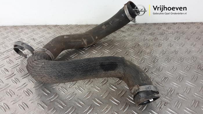 Gebruikte Intercooler Slang Opel Combo Cargo 1.5 CDTI 100 Prijs € 25,00 Margeregeling aangeboden door Autodemontage Vrijhoeven B.V.