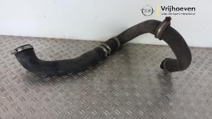 Gebruikte Intercooler Slang Opel Corsa E 1.6 OPC Turbo 16V Prijs € 60,00 Margeregeling aangeboden door Autodemontage Vrijhoeven B.V.