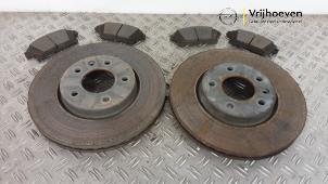 Gebruikte Remschijf + blok voor Opel Ampera 1.4 16V Prijs € 20,00 Margeregeling aangeboden door Autodemontage Vrijhoeven B.V.