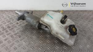 Gebruikte Hoofdremcilinder Opel Ampera 1.4 16V Prijs € 75,00 Margeregeling aangeboden door Autodemontage Vrijhoeven B.V.
