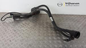 Gebruikte Vulpijp Brandstoftank Opel Ampera 1.4 16V Prijs € 30,00 Margeregeling aangeboden door Autodemontage Vrijhoeven B.V.