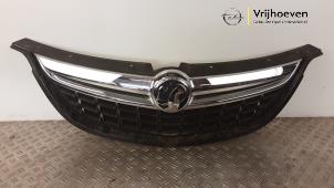 Gebruikte Grille Opel Zafira Tourer (P12) 1.4 Turbo 16V EcoFLEX Prijs € 150,00 Margeregeling aangeboden door Autodemontage Vrijhoeven B.V.