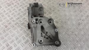Gebruikte Aircopomp Steun Opel Astra J GTC (PD2/PF2) 2.0 BiTurbo CDTI Prijs € 50,00 Margeregeling aangeboden door Autodemontage Vrijhoeven B.V.