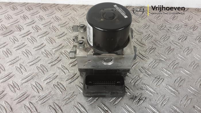 Gebruikte ABS Pomp Opel Astra J GTC (PD2/PF2) 2.0 BiTurbo CDTI Prijs € 140,00 Margeregeling aangeboden door Autodemontage Vrijhoeven B.V.