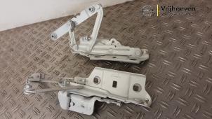 Gebruikte Motorkap Scharnier Opel Insignia Sports Tourer 2.0 GSi Turbo 16V 4x4 Prijs € 60,00 Margeregeling aangeboden door Autodemontage Vrijhoeven B.V.