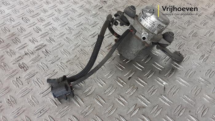 Gebruikte Vacuumpomp Rembekrachtiging Opel Mokka/Mokka X 1.6 16V EcoFlex 4x2 Prijs € 75,00 Margeregeling aangeboden door Autodemontage Vrijhoeven B.V.