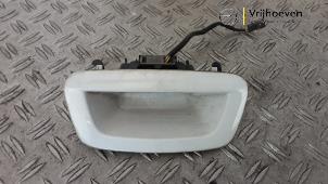 Gebruikte Achterklep Handgreep Opel Mokka/Mokka X 1.4 Turbo 16V 4x2 Prijs € 50,00 Margeregeling aangeboden door Autodemontage Vrijhoeven B.V.