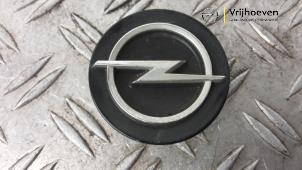 Gebruikte Naafkapje Opel Astra L (F3/FB/FM/FP) 1.6 Plug-in Hybrid Turbo 16V Prijs € 15,00 Margeregeling aangeboden door Autodemontage Vrijhoeven B.V.