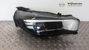 Gebruikte Koplamp rechts Opel Corsa F (UB/UH/UP) Electric, Corsa-e 50kWh Prijs € 1.000,00 Inclusief btw aangeboden door Autodemontage Vrijhoeven B.V.