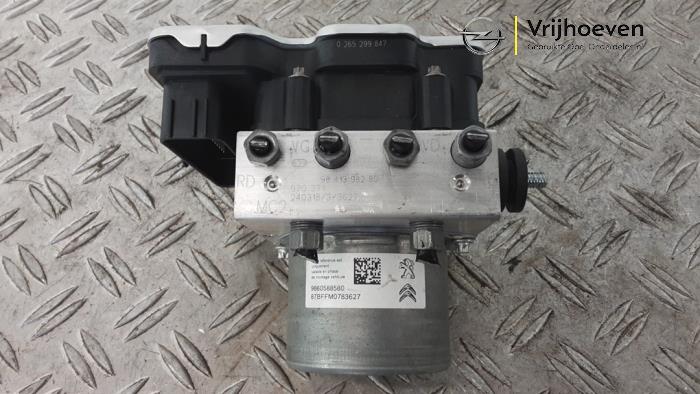 Gebruikte ABS Pomp Opel Corsa F (UB/UH/UP) Electric, Corsa-e 50kWh Prijs € 500,00 Inclusief btw aangeboden door Autodemontage Vrijhoeven B.V.