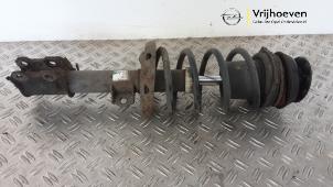 Gebruikte Mac Phersonpoot links-voor Opel Tigra Twin Top 1.4 16V Prijs € 20,00 Margeregeling aangeboden door Autodemontage Vrijhoeven B.V.