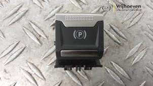 Gebruikte Handrem schakelaar Opel Astra L Sports Tourer (F4/FC/FN/FR) 1.2 Turbo 130 12V Prijs € 25,00 Inclusief btw aangeboden door Autodemontage Vrijhoeven B.V.