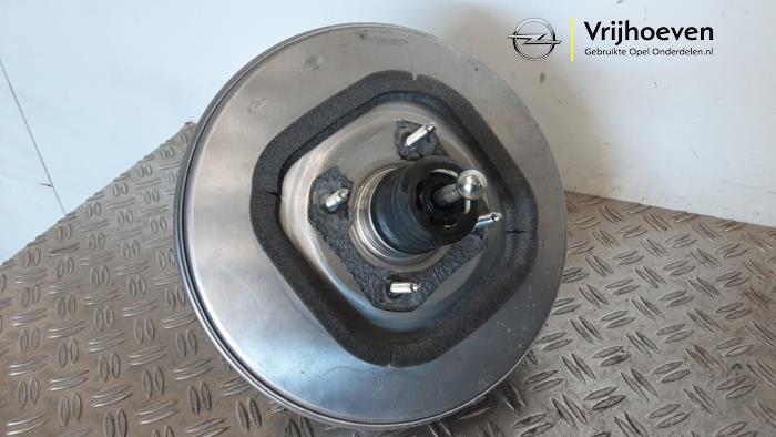 Rembekrachtiger van een Opel Astra L Sports Tourer (F4/FC/FN/FR) 1.2 Turbo 130 12V 2023