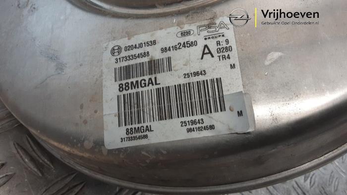 Rembekrachtiger van een Opel Astra L Sports Tourer (F4/FC/FN/FR) 1.2 Turbo 130 12V 2023