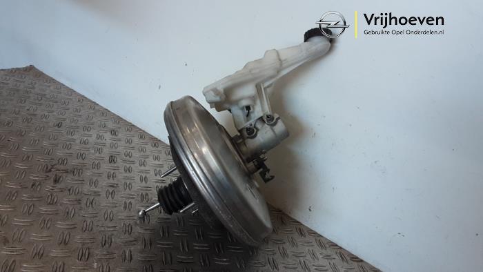 Rembekrachtiger van een Opel Astra L Sports Tourer (F4/FC/FN/FR) 1.2 Turbo 130 12V 2023