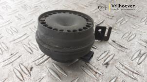 Gebruikte Toeter Opel Astra L Sports Tourer (F4/FC/FN/FR) 1.2 Turbo 130 12V Prijs € 25,00 Inclusief btw aangeboden door Autodemontage Vrijhoeven B.V.