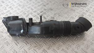 Intercooler Buis van een Opel Astra L Sports Tourer (F4/FC/FN/FR) 1.2 Turbo 130 12V 2023