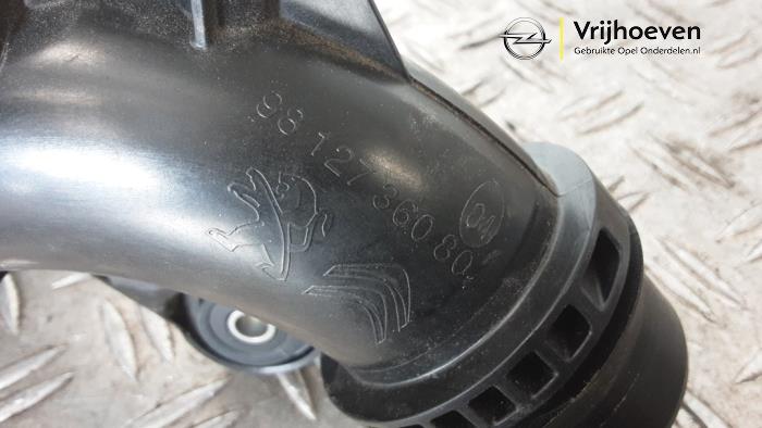 Intercooler Buis van een Opel Astra L Sports Tourer (F4/FC/FN/FR) 1.2 Turbo 130 12V 2023