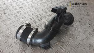Intercooler Buis van een Opel Astra L Sports Tourer (F4/FC/FN/FR) 1.2 Turbo 130 12V 2023