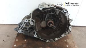 Gebruikte Versnellingsbak Opel Meriva 1.6 16V Prijs € 200,00 Margeregeling aangeboden door Autodemontage Vrijhoeven B.V.
