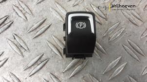 Gebruikte Handrem schakelaar Opel Insignia Sports Tourer 2.0 CDTI 16V Prijs € 15,00 Margeregeling aangeboden door Autodemontage Vrijhoeven B.V.