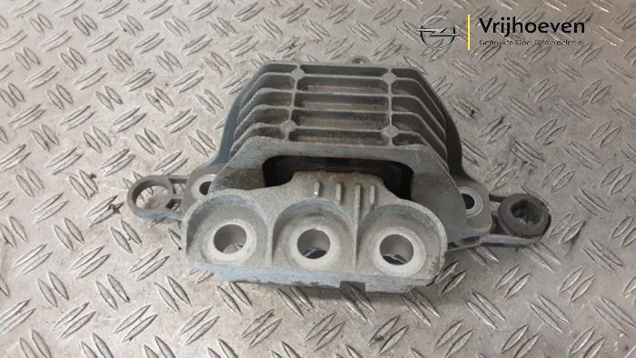 Motorsteun van een Opel Insignia Sports Tourer 2.0 CDTI 16V 2019