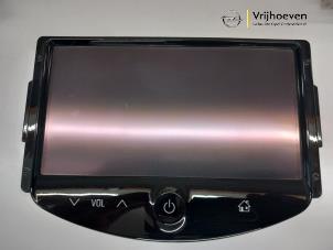 Gebruikte Radio module Opel Adam 1.2 16V Prijs € 250,00 Margeregeling aangeboden door Autodemontage Vrijhoeven B.V.