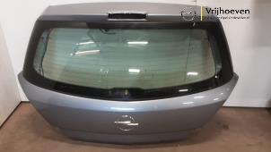 Gebruikte Achterklep Opel Astra H (L48) 1.6 16V Twinport Prijs € 75,00 Margeregeling aangeboden door Autodemontage Vrijhoeven B.V.