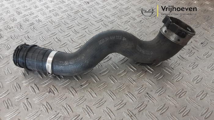 Gebruikte Intercooler Slang Opel Astra K Sports Tourer 1.6 CDTI 136 16V Prijs € 20,00 Margeregeling aangeboden door Autodemontage Vrijhoeven B.V.