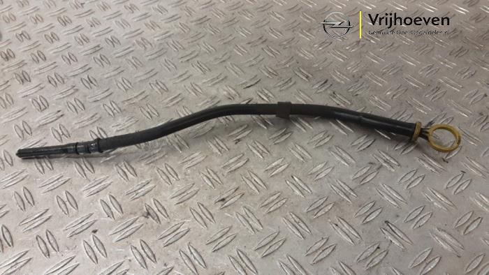 Gebruikte Peilstok Olie Opel Corsa D 1.4 16V Twinport Prijs € 30,00 Margeregeling aangeboden door Autodemontage Vrijhoeven B.V.