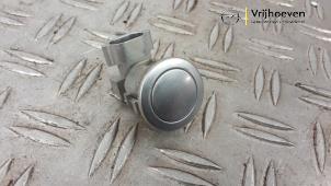 Gebruikte Schakelaar achterklep Opel Tigra Twin Top 1.4 16V Prijs € 100,00 Margeregeling aangeboden door Autodemontage Vrijhoeven B.V.