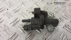 Gebruikte Evap klep Opel Adam 1.2 16V Prijs € 30,00 Margeregeling aangeboden door Autodemontage Vrijhoeven B.V.